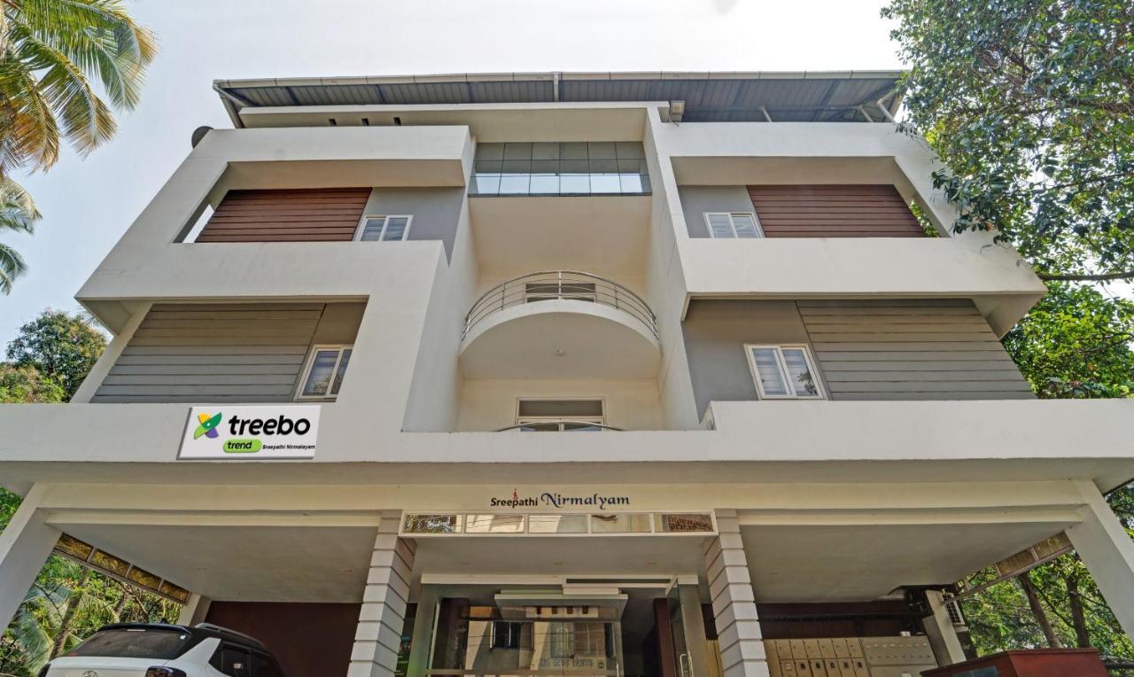 Sreepathi Nirmalyam 400 Mts From Guruvayoor Temple Hotel Guruvayur Exterior photo